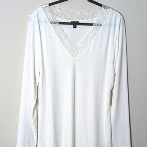NWOT Torrid Women's Long Sleeve White Lace Trimmed V-Neck Top. Size 2
